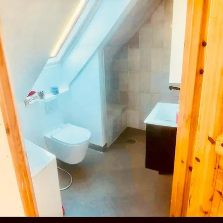 Apartment With Free Parking And Access To Garden