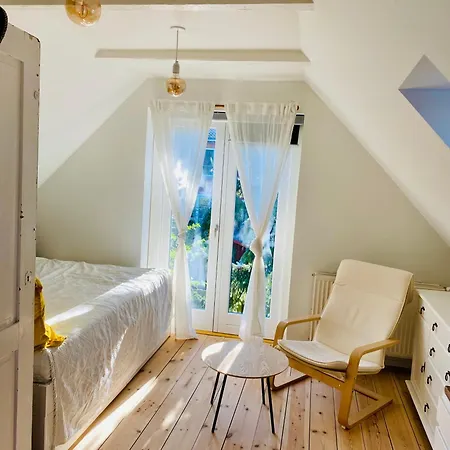 Apartment With Free Parking And Access To Garden *